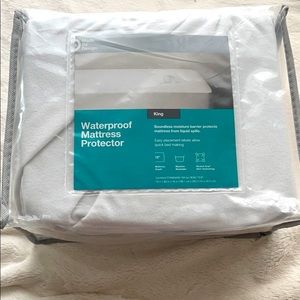 Never opened- King Water Proof Mattress Protector